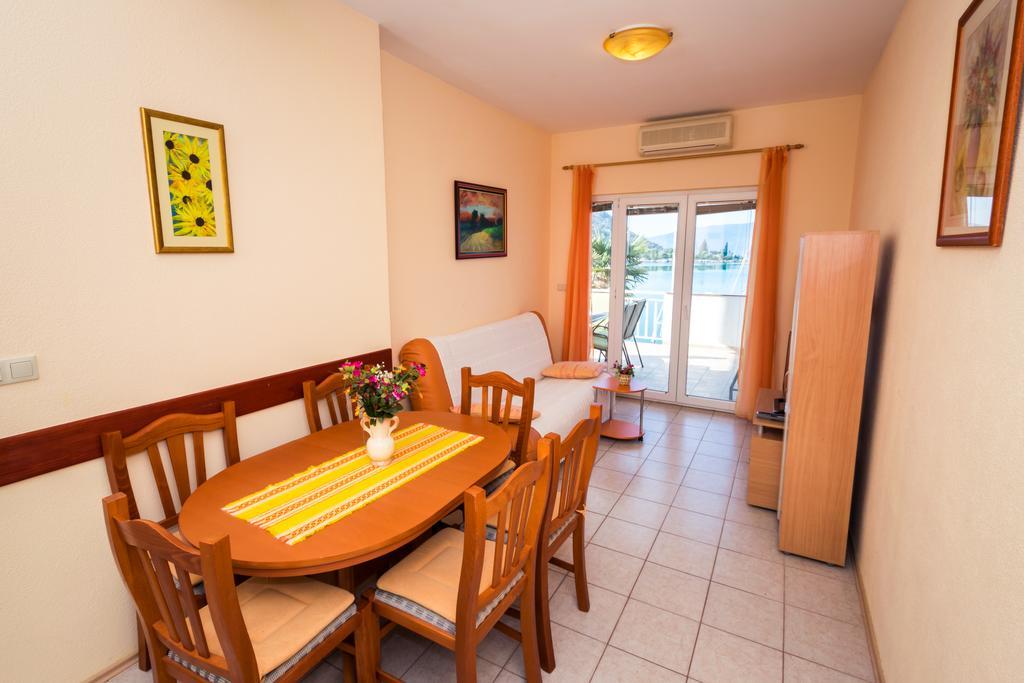 Apartments Galeb Blace Extérieur photo