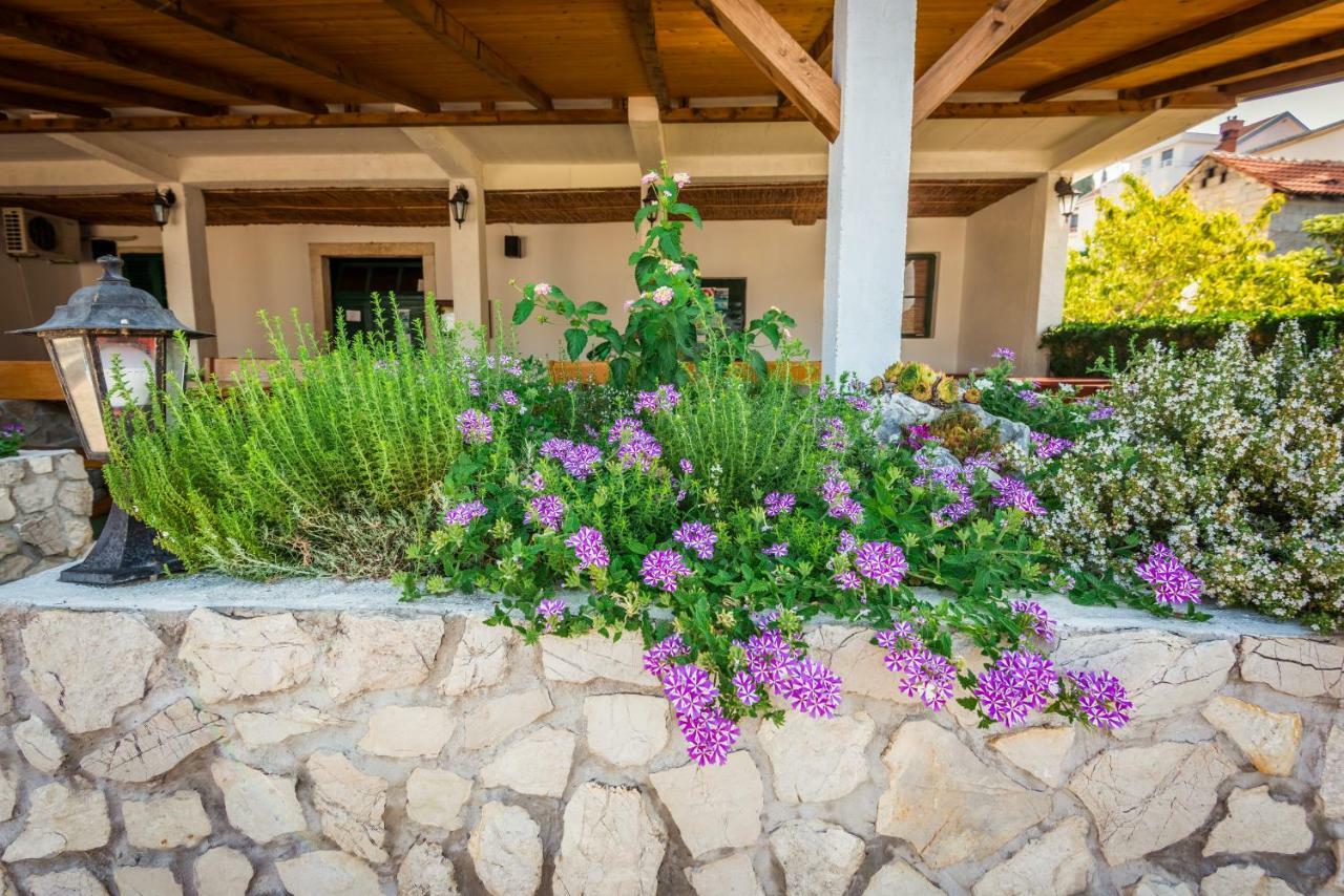 Apartments Galeb Blace Extérieur photo