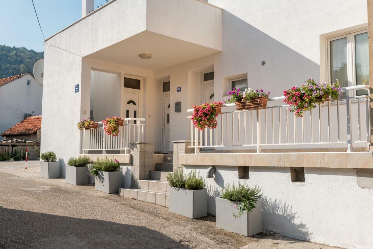 Apartments Galeb Blace Extérieur photo